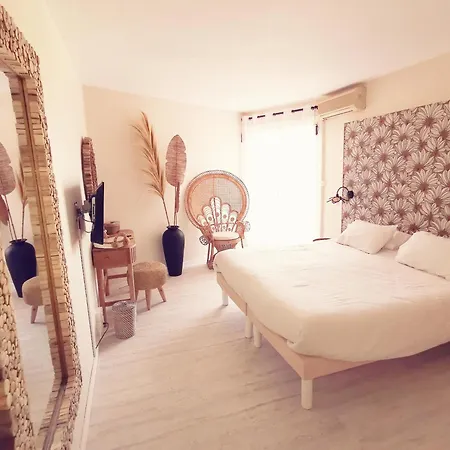 Tennis International Hotel